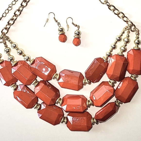 BURNT ORANGE LUCITE STATEMENT NECKLACE with EARRINGS - Picture 8 of 8